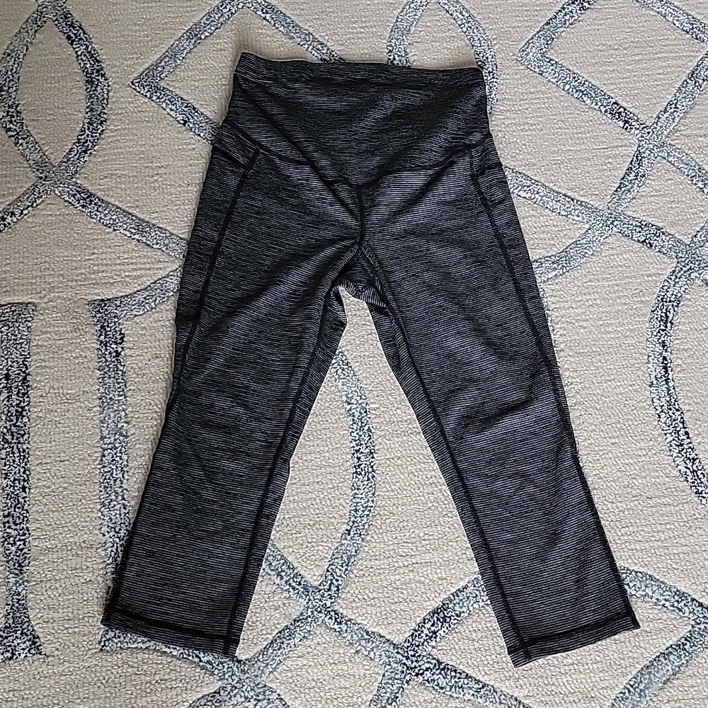 Old Navy Active Maternity Leggings Capri